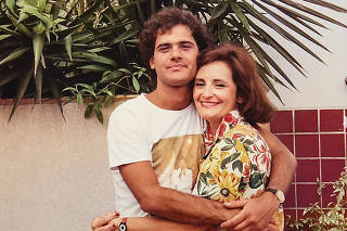 Cantor Cazuza com sua mae